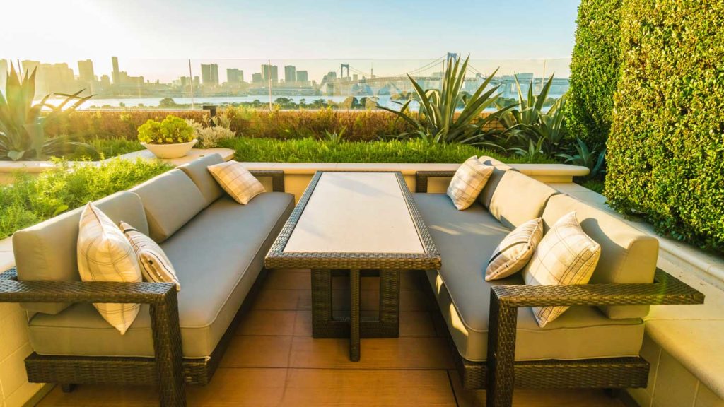 Advantages-of-Purchasing-Wicker-Patio-Furniture-on-focuseverything