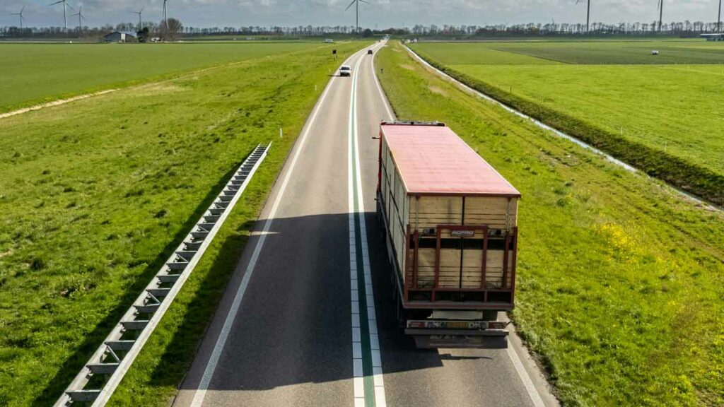 Smooth-Driving-How-Trucking-Permits-Benefit-Online-Stores-on-focuseverything